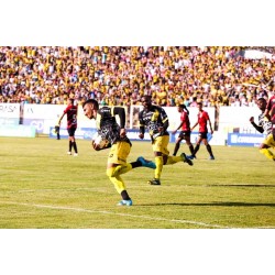 Em jogo de sete gols, Athletico PR vence FC Cascavel no Estádio Olímpico